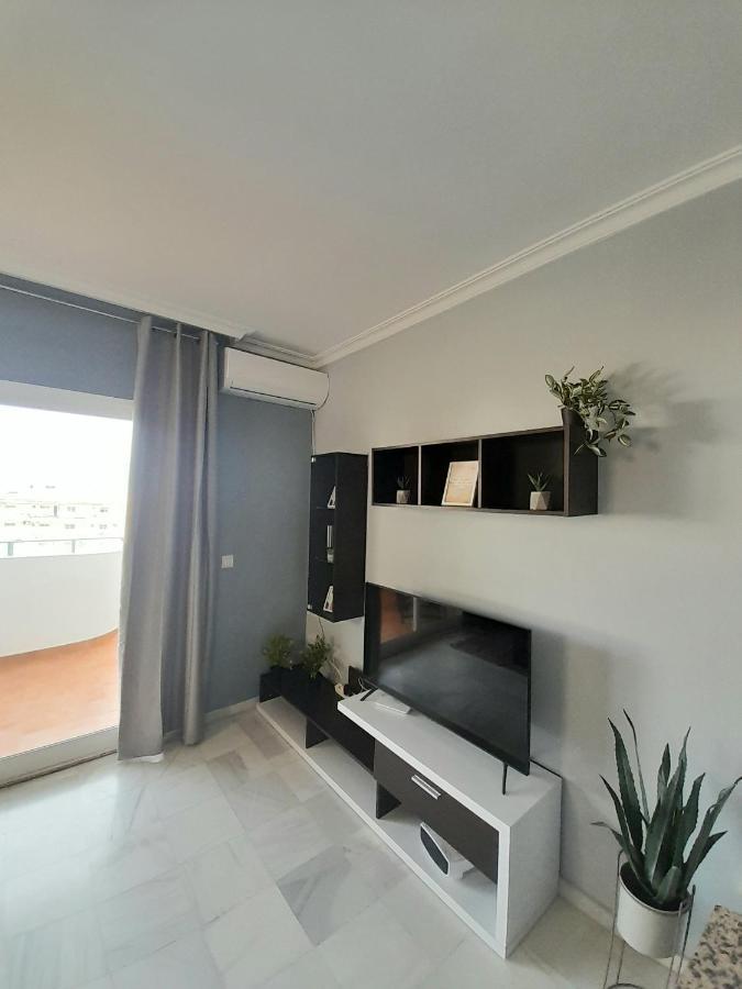 Nice Apartment Near The Beach Фуэнхирола Экстерьер фото